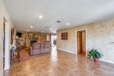 300 County Road 324 Adkins TX 78101