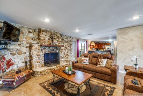 300 County Road 324 Adkins TX 78101