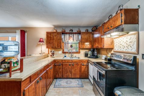 300 County Road 324 Adkins TX 78101