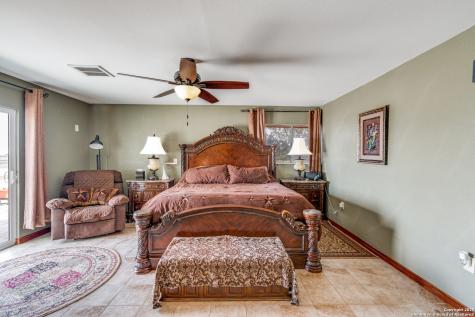 300 County Road 324 Adkins TX 78101