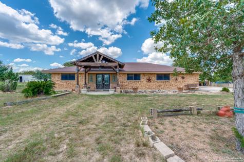 300 County Road 324 Adkins TX 78101