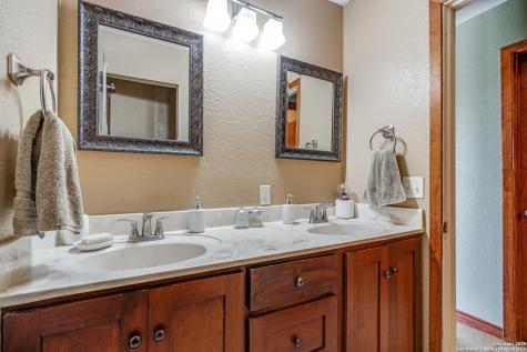 300 County Road 324 Adkins TX 78101