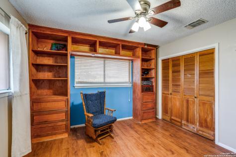300 County Road 324 Adkins TX 78101