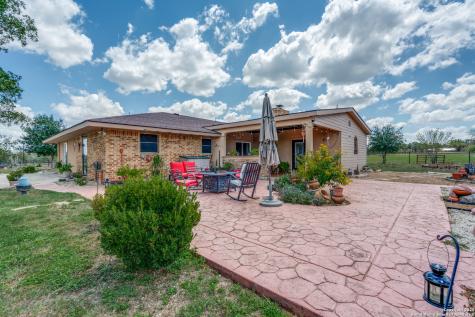 300 County Road 324 Adkins TX 78101