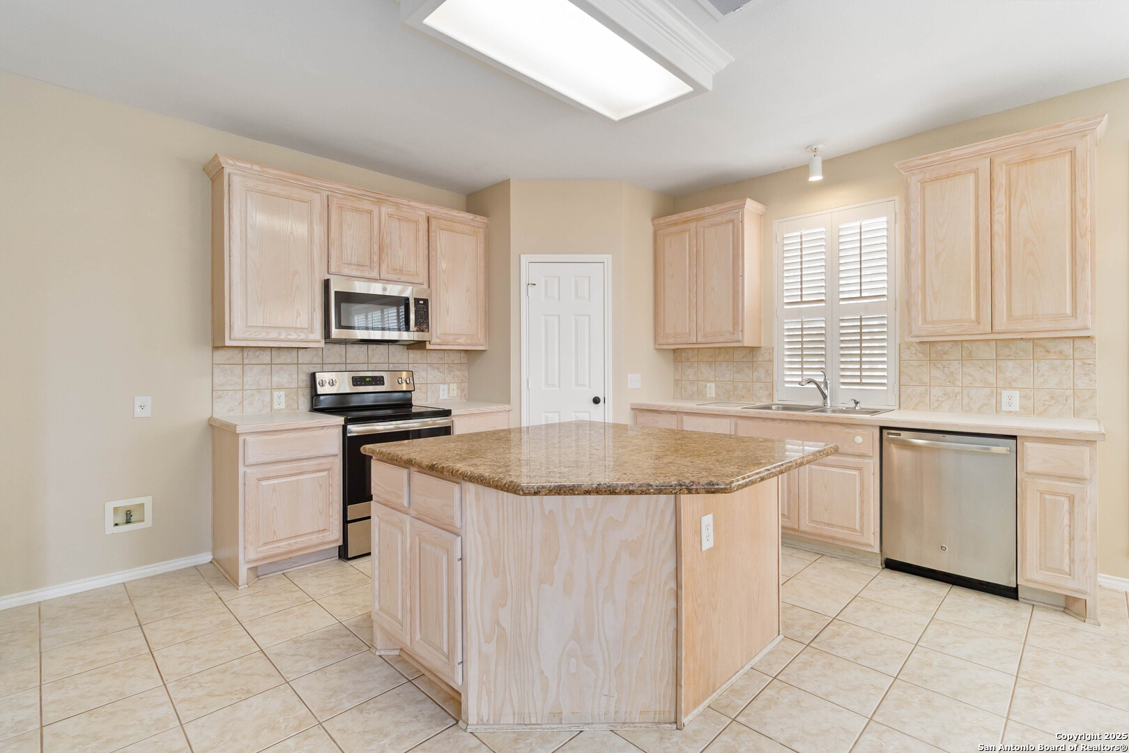 18611 Surreywood San Antonio TX 78258