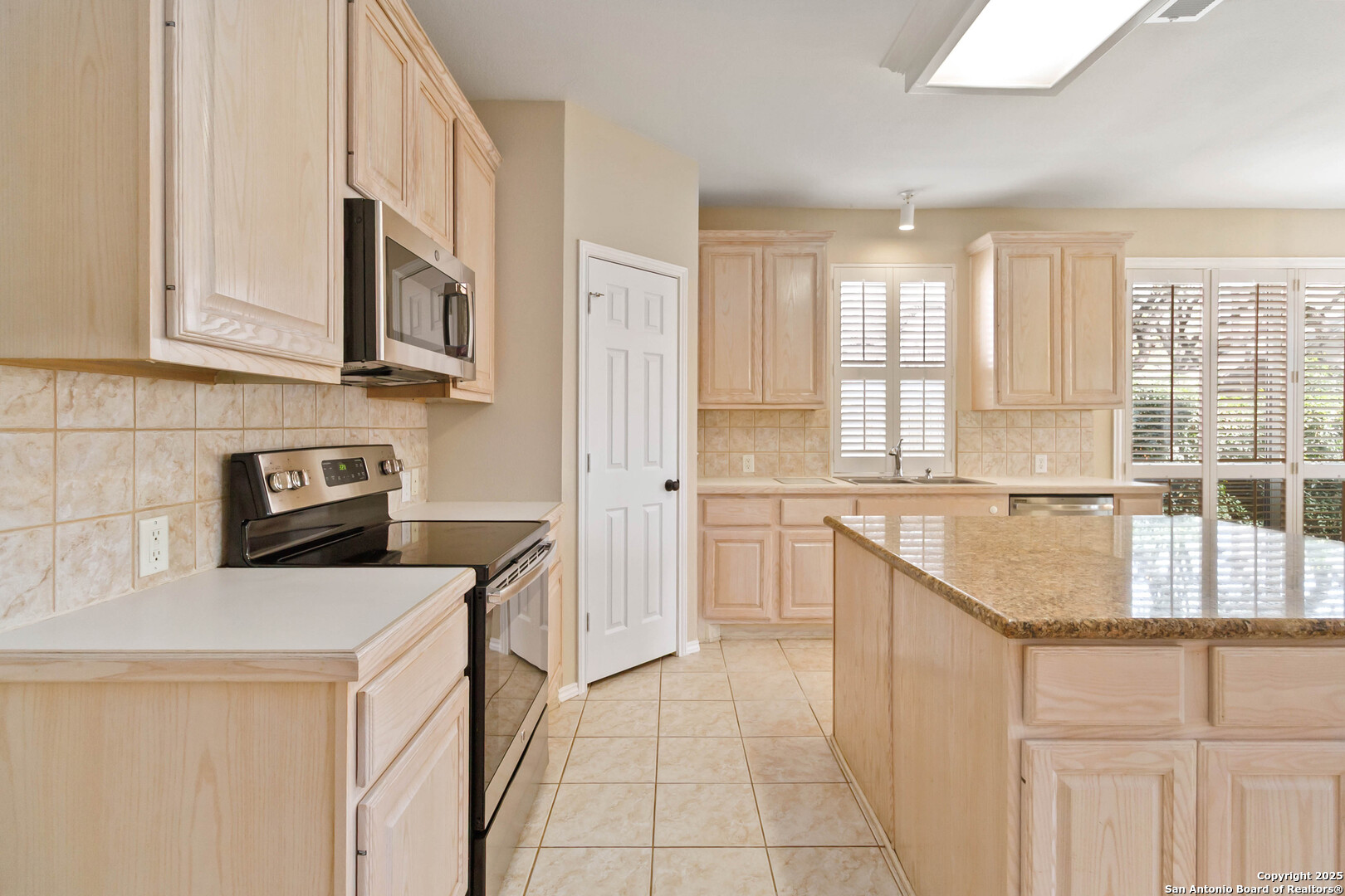 18611 Surreywood San Antonio TX 78258