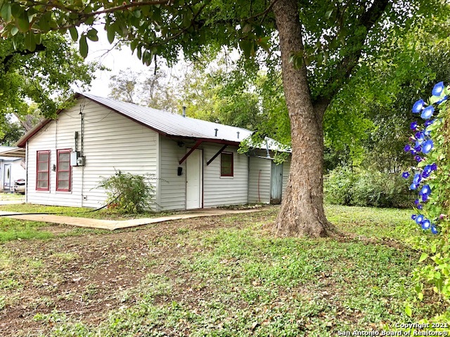 2004 Avenue F Hondo TX 78861