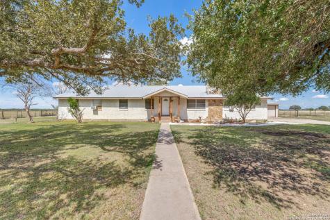 1800 County Road 467 Hondo TX 78861