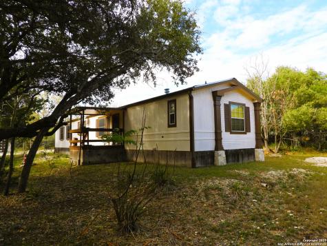 164 E 18th Lakehills TX 78063