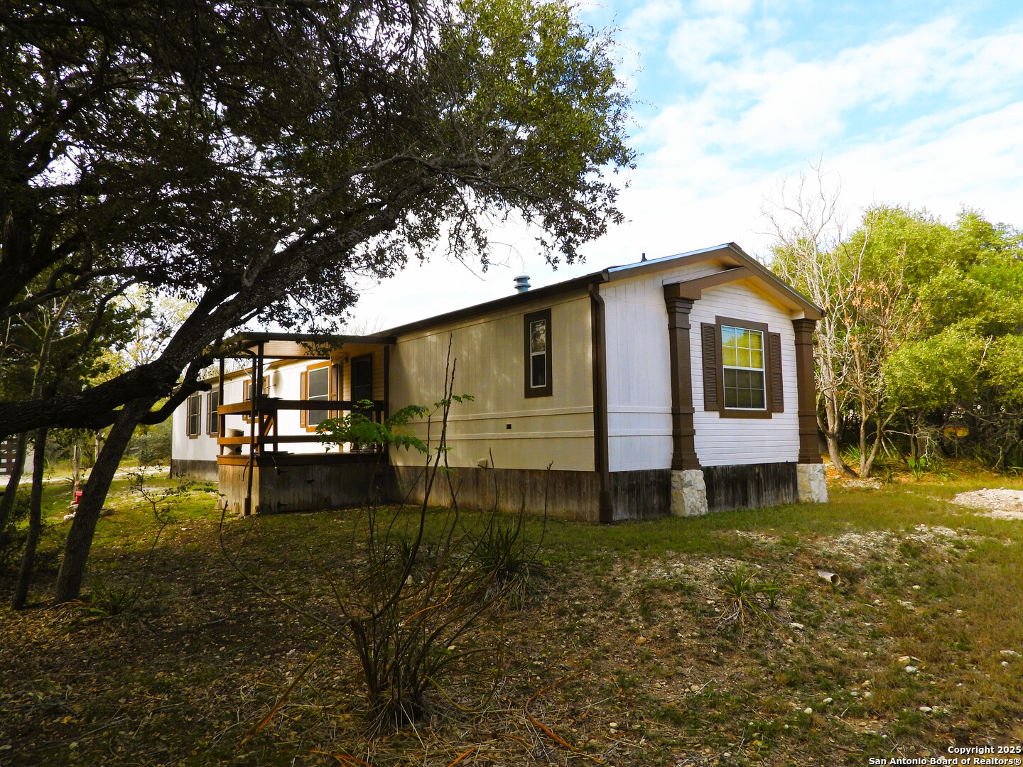 164 E 18th Lakehills TX 78063