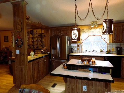 164 E 18th Lakehills TX 78063
