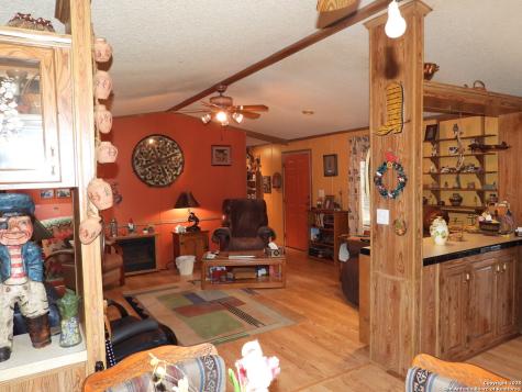 164 E 18th Lakehills TX 78063
