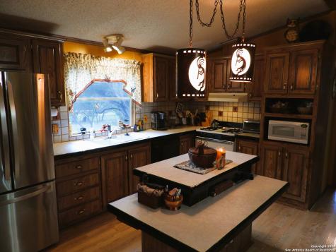 164 E 18th Lakehills TX 78063