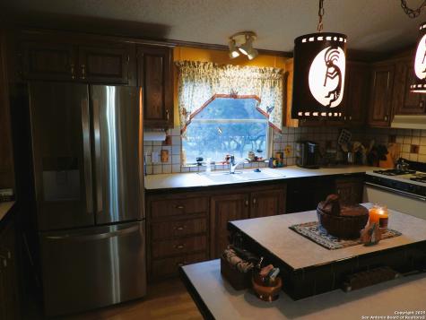 164 E 18th Lakehills TX 78063