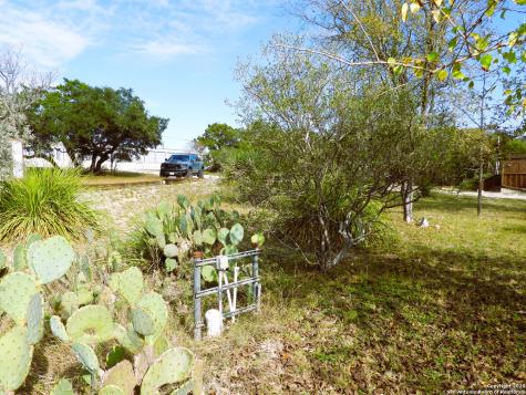 164 E 18th Lakehills TX 78063