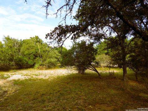 164 E 18th Lakehills TX 78063