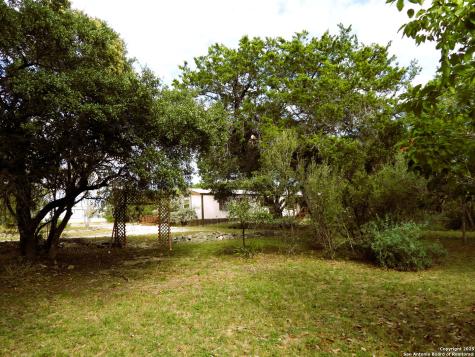 164 E 18th Lakehills TX 78063