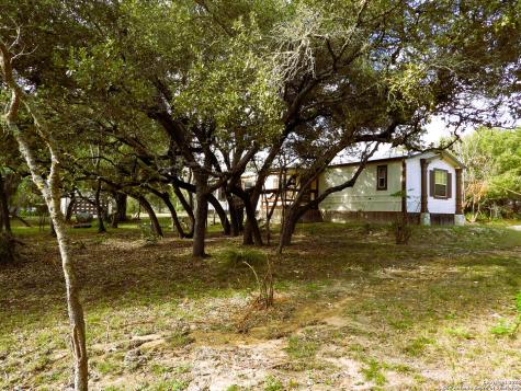 164 E 18th Lakehills TX 78063