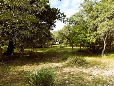 164 E 18th Lakehills TX 78063