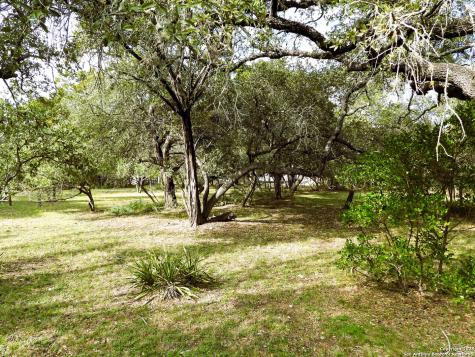 164 E 18th Lakehills TX 78063