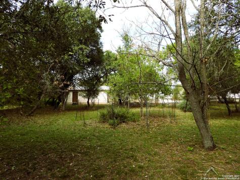164 E 18th Lakehills TX 78063