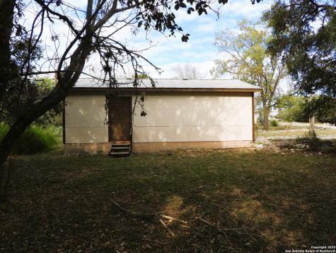 164 E 18th Lakehills TX 78063