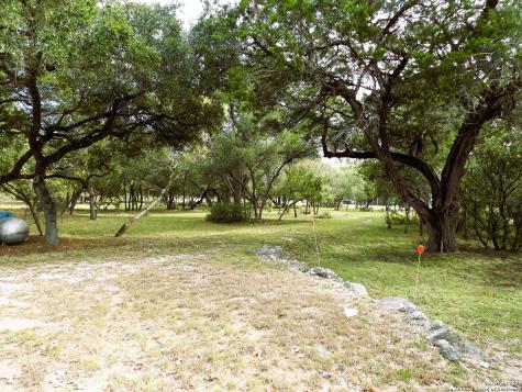 164 E 18th Lakehills TX 78063