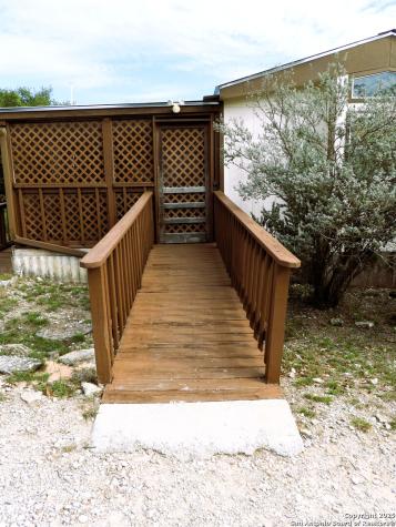 164 E 18th Lakehills TX 78063