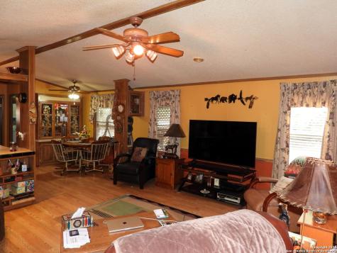 164 E 18th Lakehills TX 78063
