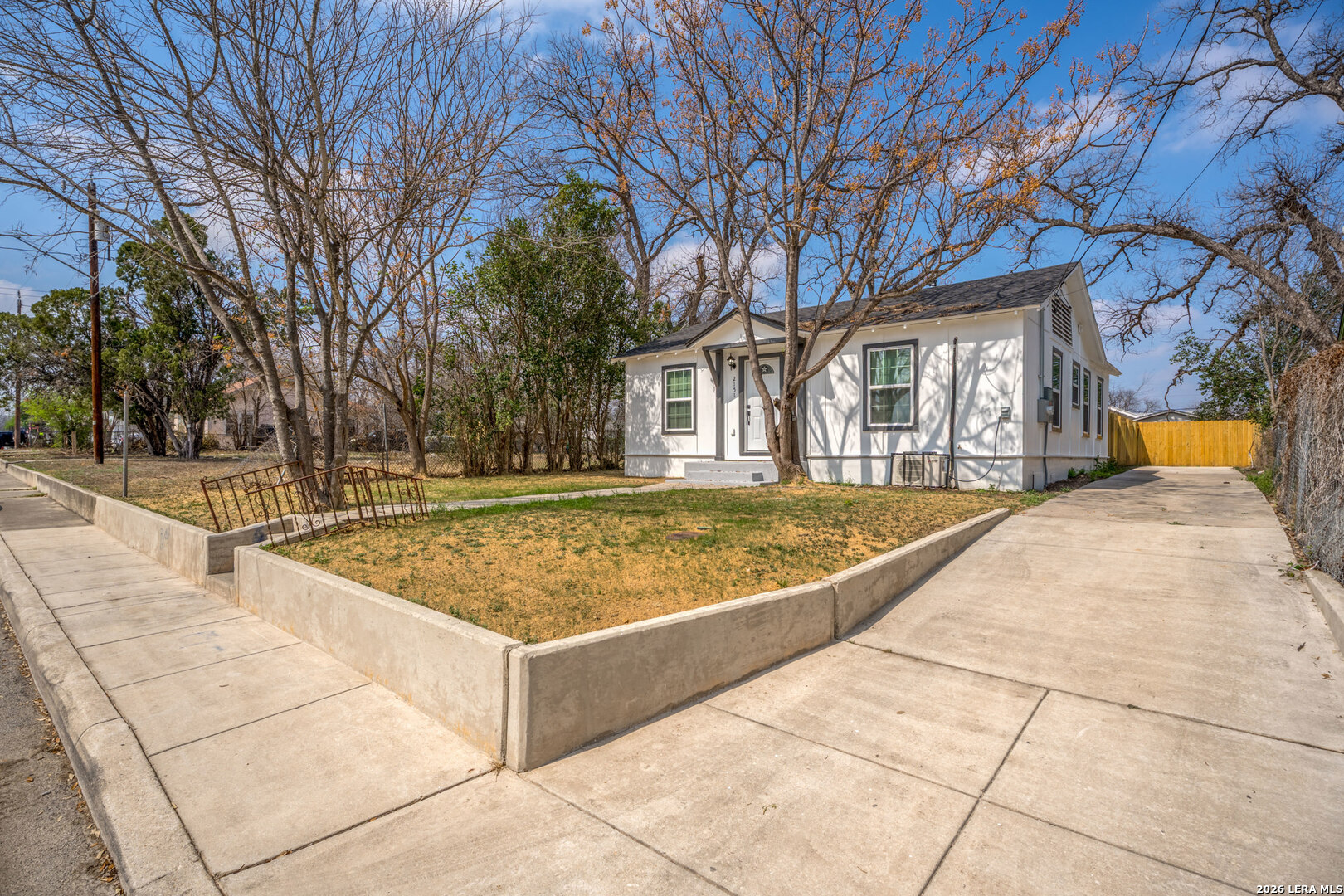 2151 E Crockett San Antonio TX 78202
