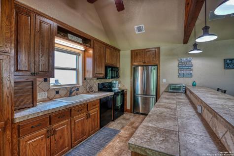 914 Pebble Beach Drive NW Lakehills TX 78063