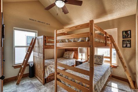 914 Pebble Beach Drive NW Lakehills TX 78063