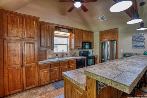 914 Pebble Beach Drive NW Lakehills TX 78063