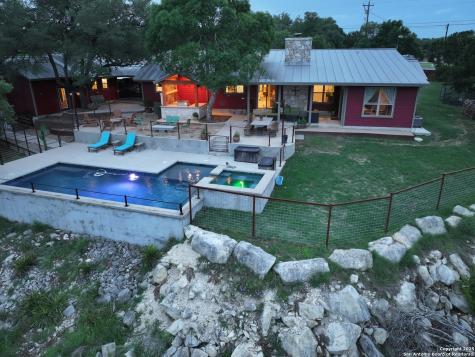 109 N Hill Top Drive Boerne TX 78006