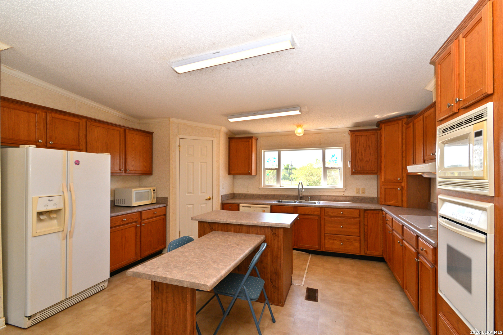 8073 County Road 401 Floresville TX 78114