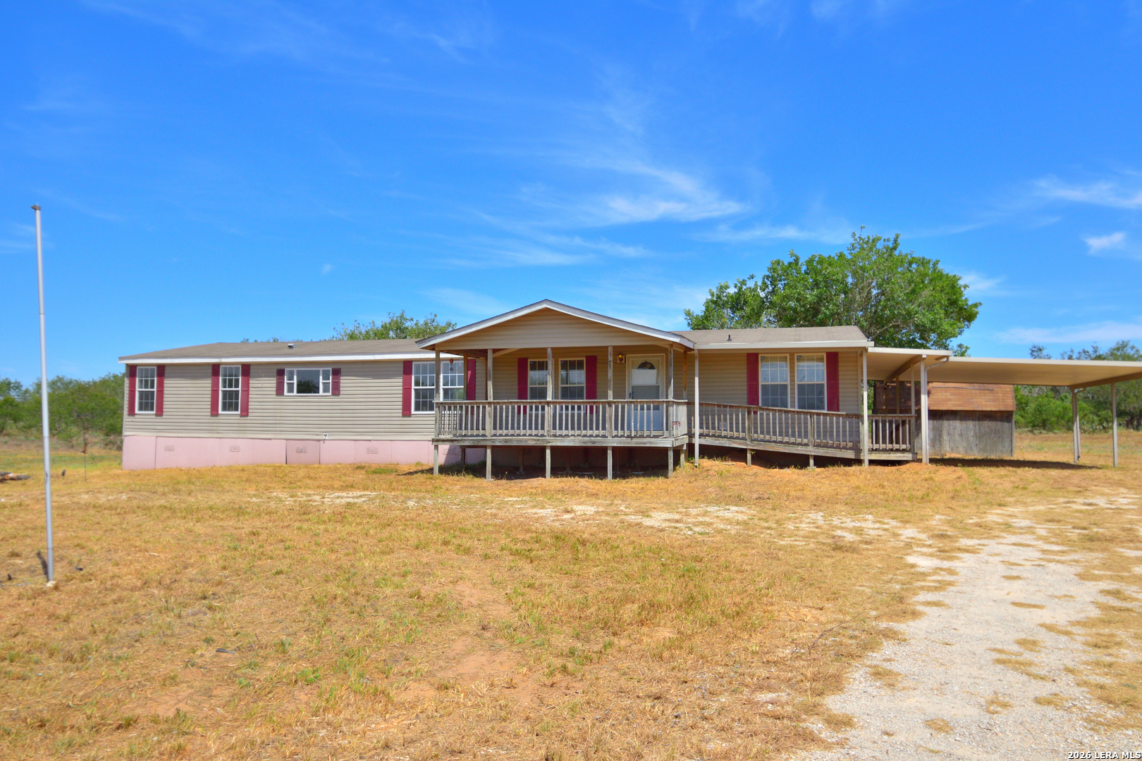 8073 County Road 401 Floresville TX 78114