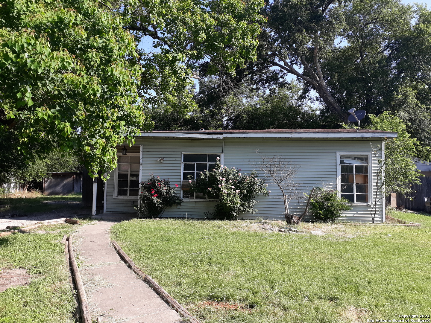 155 E Hutchins Place San Antonio TX 78221