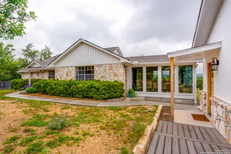 1421 Circle Acres Bulverde TX 78163