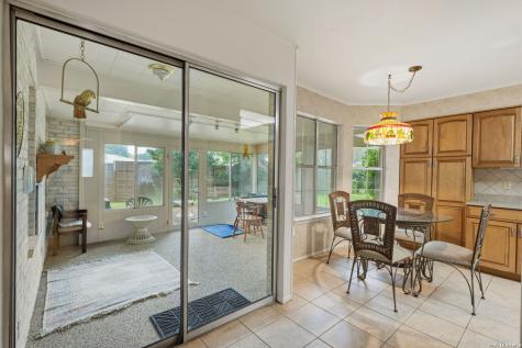 6200 Shady Brook Windcrest TX 78239