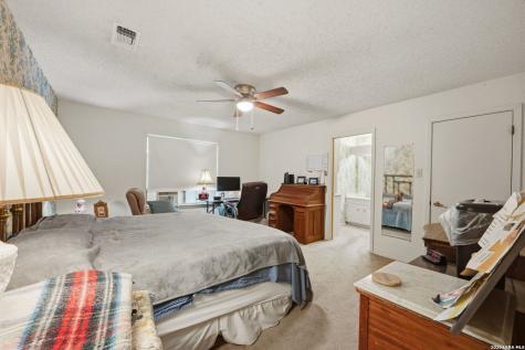 6200 Shady Brook Windcrest TX 78239