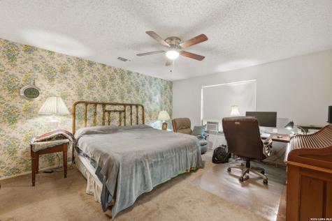 6200 Shady Brook Windcrest TX 78239