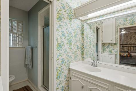6200 Shady Brook Windcrest TX 78239