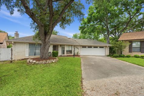 6200 Shady Brook Windcrest TX 78239