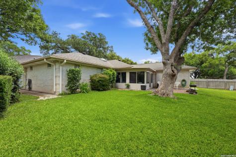 6200 Shady Brook Windcrest TX 78239