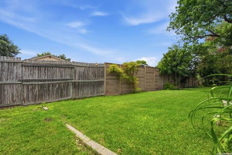 6200 Shady Brook Windcrest TX 78239