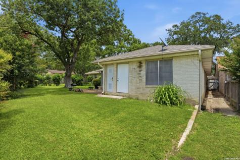 6200 Shady Brook Windcrest TX 78239