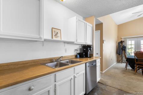 8015 Big Bend San Antonio TX 78250