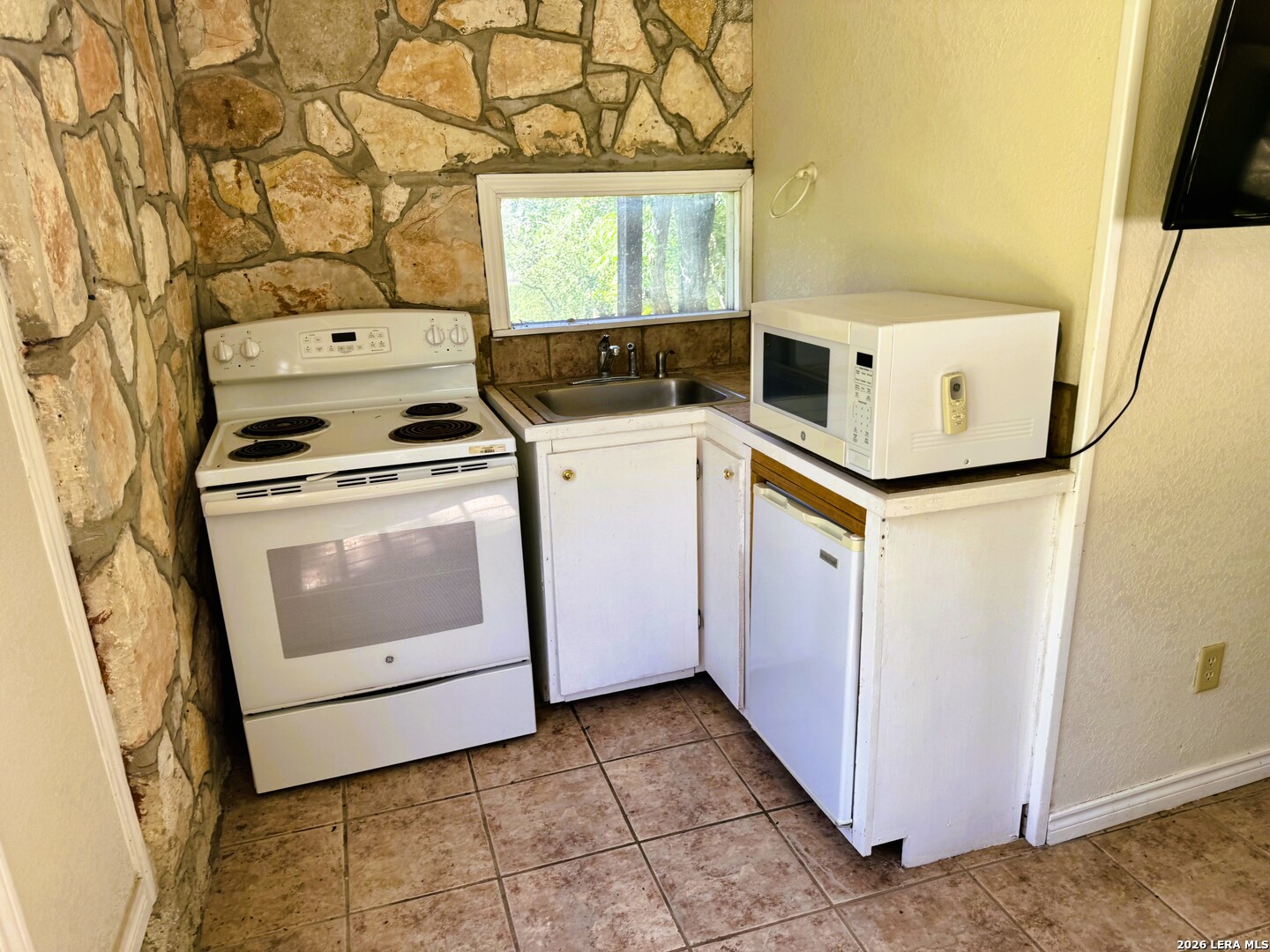 330 Private Road 2610 Mico TX 78056
