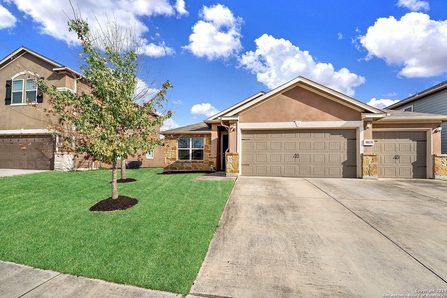9819 Red Iron Creek Converse TX 78109