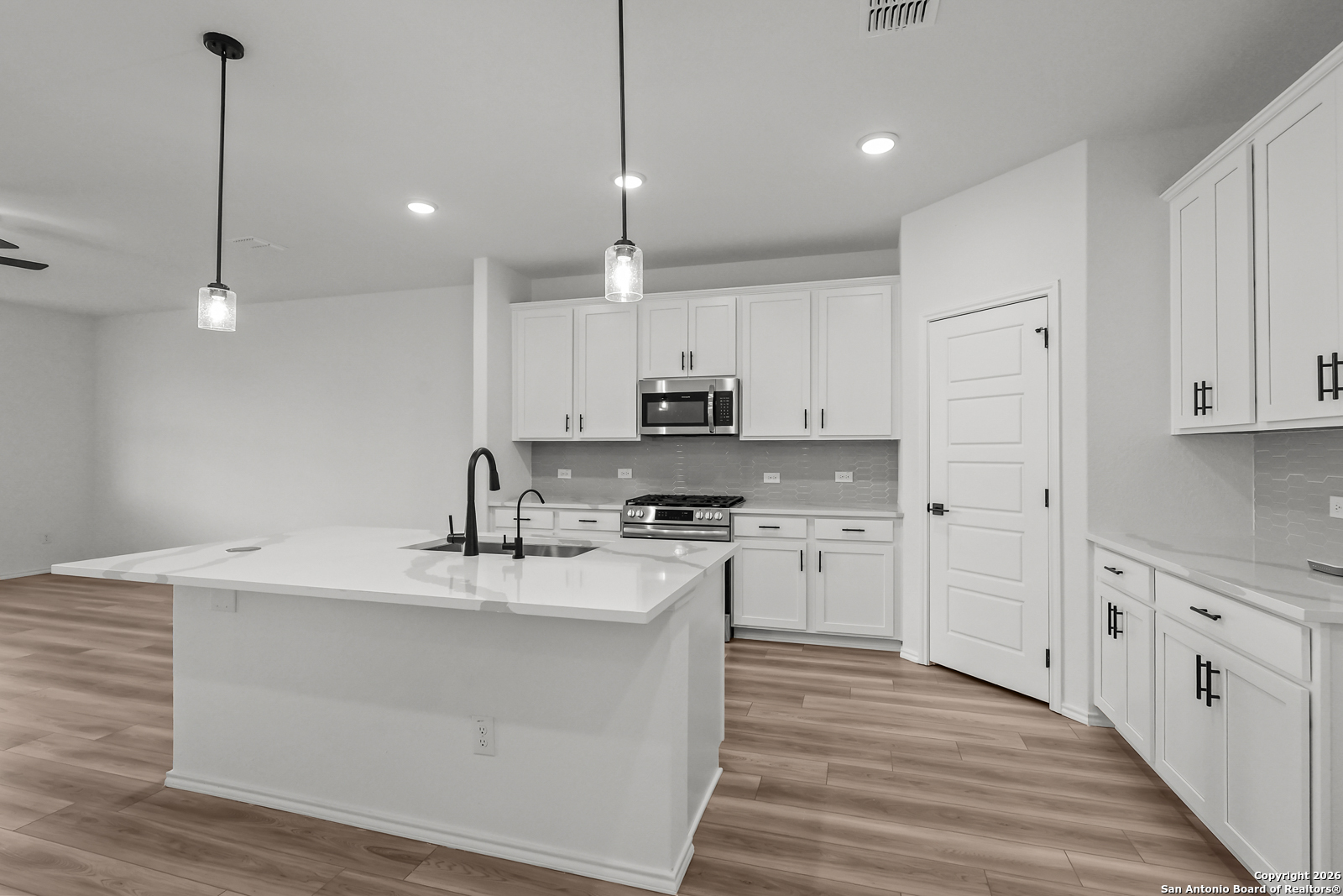 6911 Comanche Cave San Antonio TX 78247